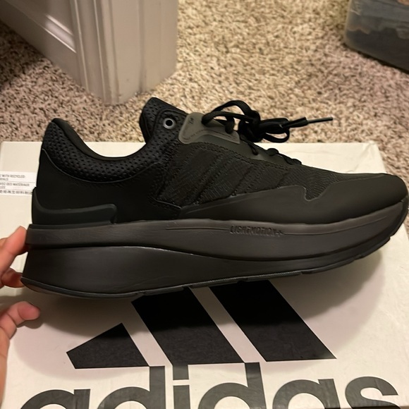 Adidas shoes - Picture 2 of 7